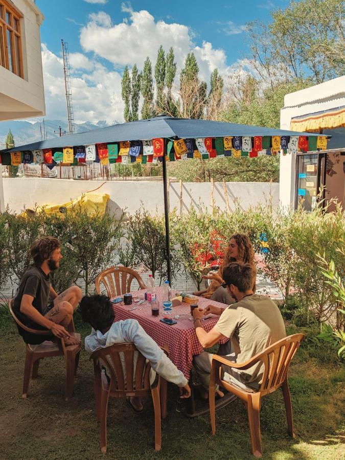 Happy Drifters Hostel Лех Екстериор снимка