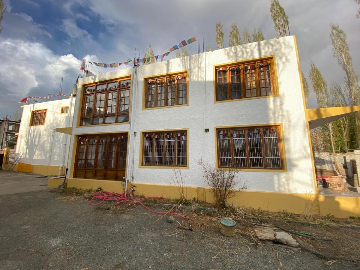 Happy Drifters Hostel Лех Екстериор снимка