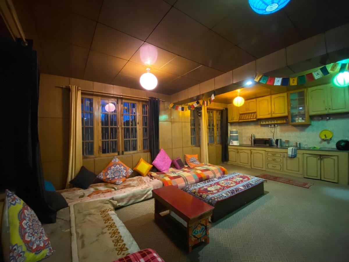 Happy Drifters Hostel Лех Екстериор снимка