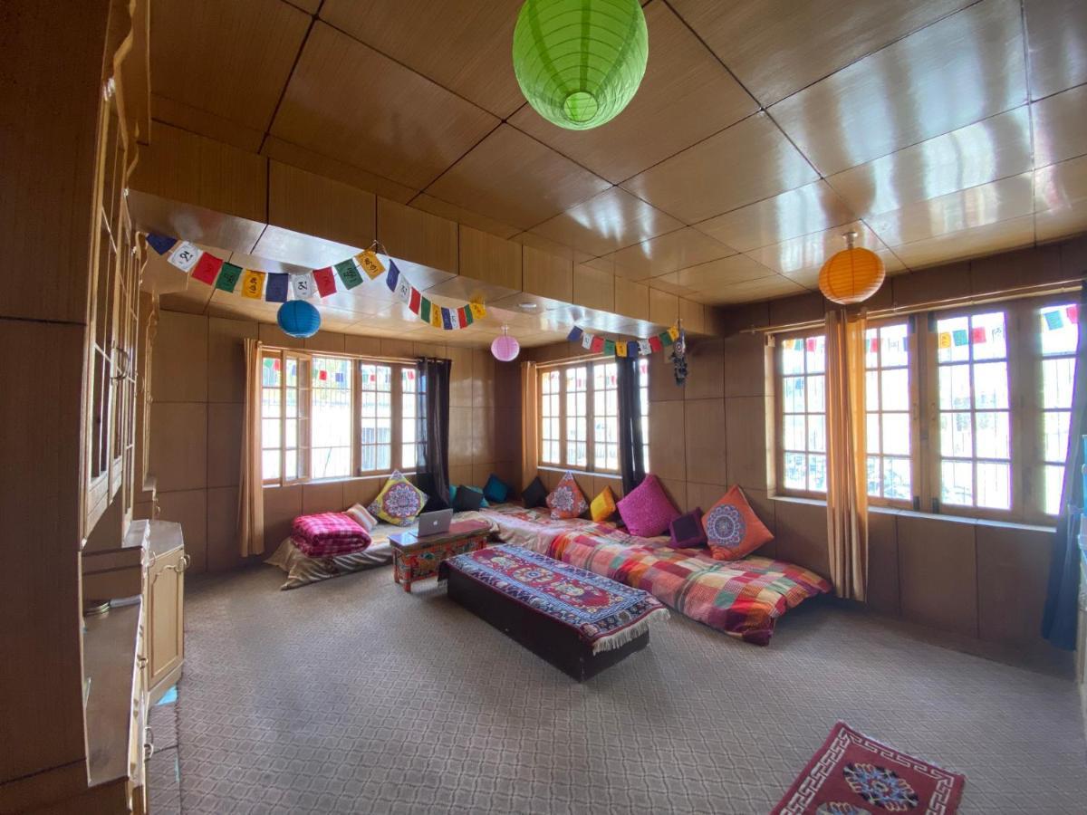 Happy Drifters Hostel Лех Екстериор снимка
