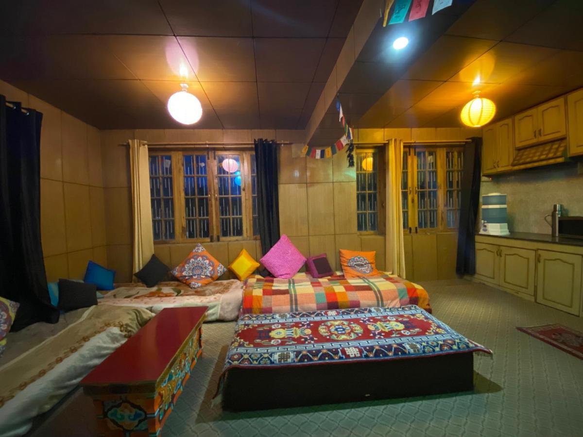 Happy Drifters Hostel Лех Екстериор снимка