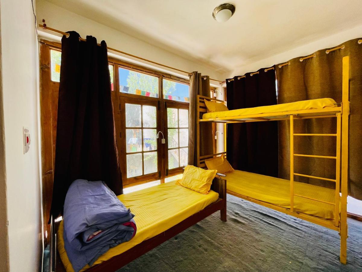 Happy Drifters Hostel Лех Екстериор снимка